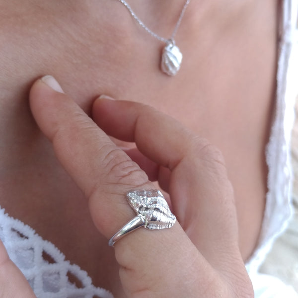 Mermaid Treasures Seashell Ring