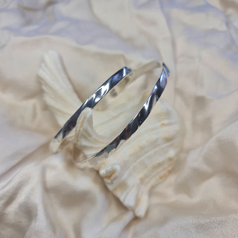 Links Water Cuff Bangle