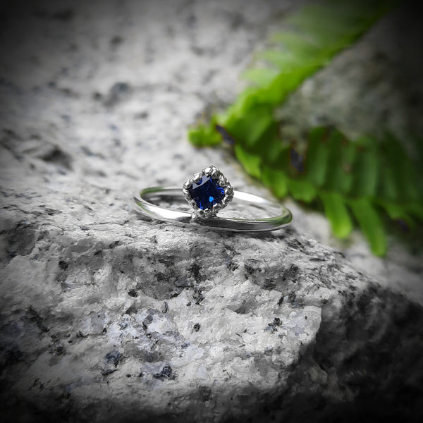 Dainty Sapphire Ring Cylon Dark Blue